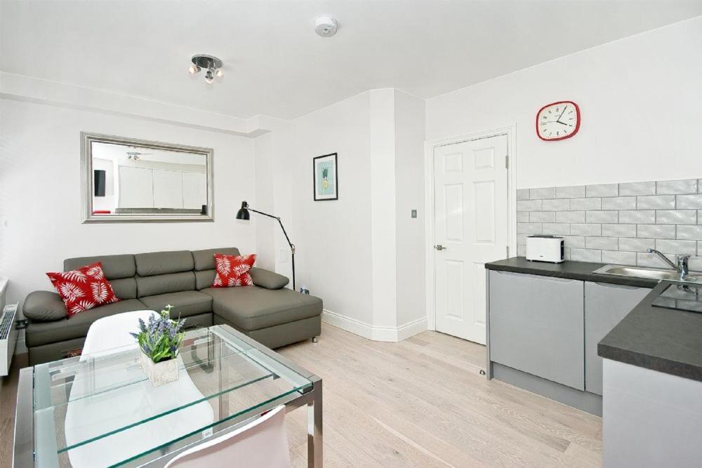 F3 Greek Street By City Living London Exterior photo